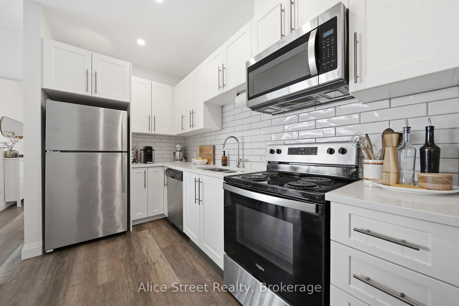 332 Gosling Gardens, Unit 202