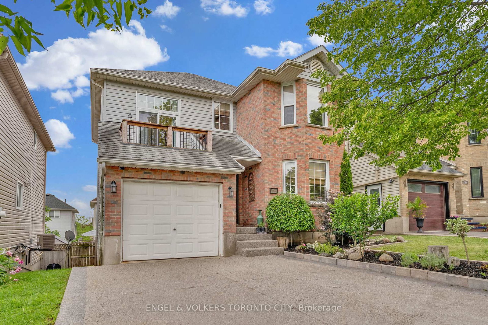 786 Hunters Gate Crescent • Woodstock, ON photo 2