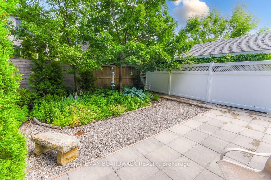 51 Drouin Avenue • Ottawa, ON photo 4