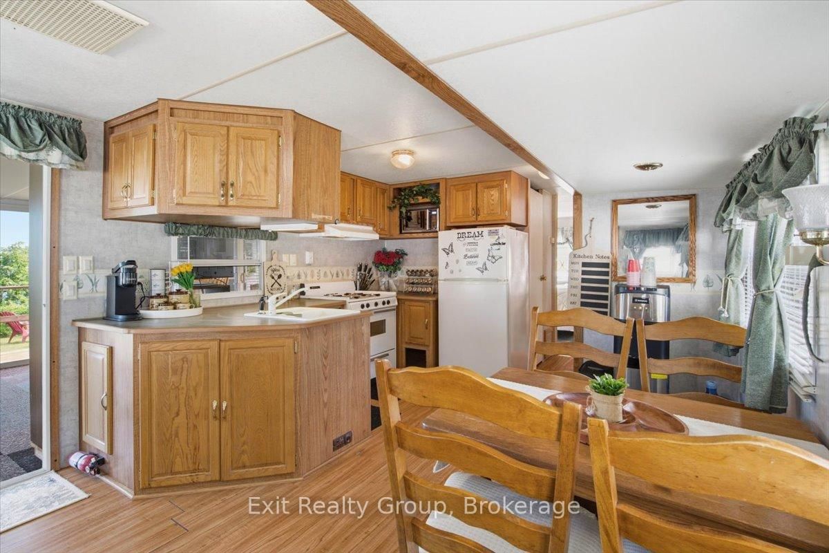 1154 County Rd 14 • Prince Edward County, ON photo 18