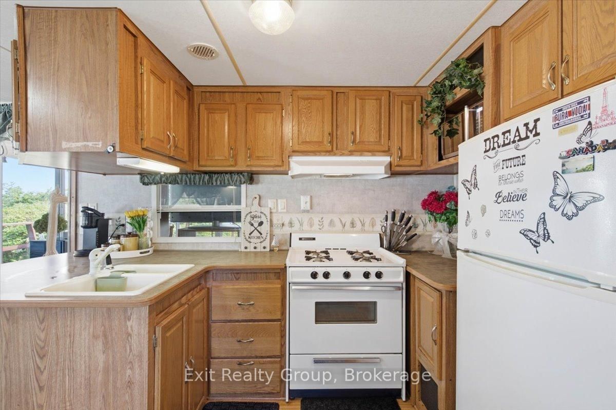 1154 County Rd 14 • Prince Edward County, ON photo 19