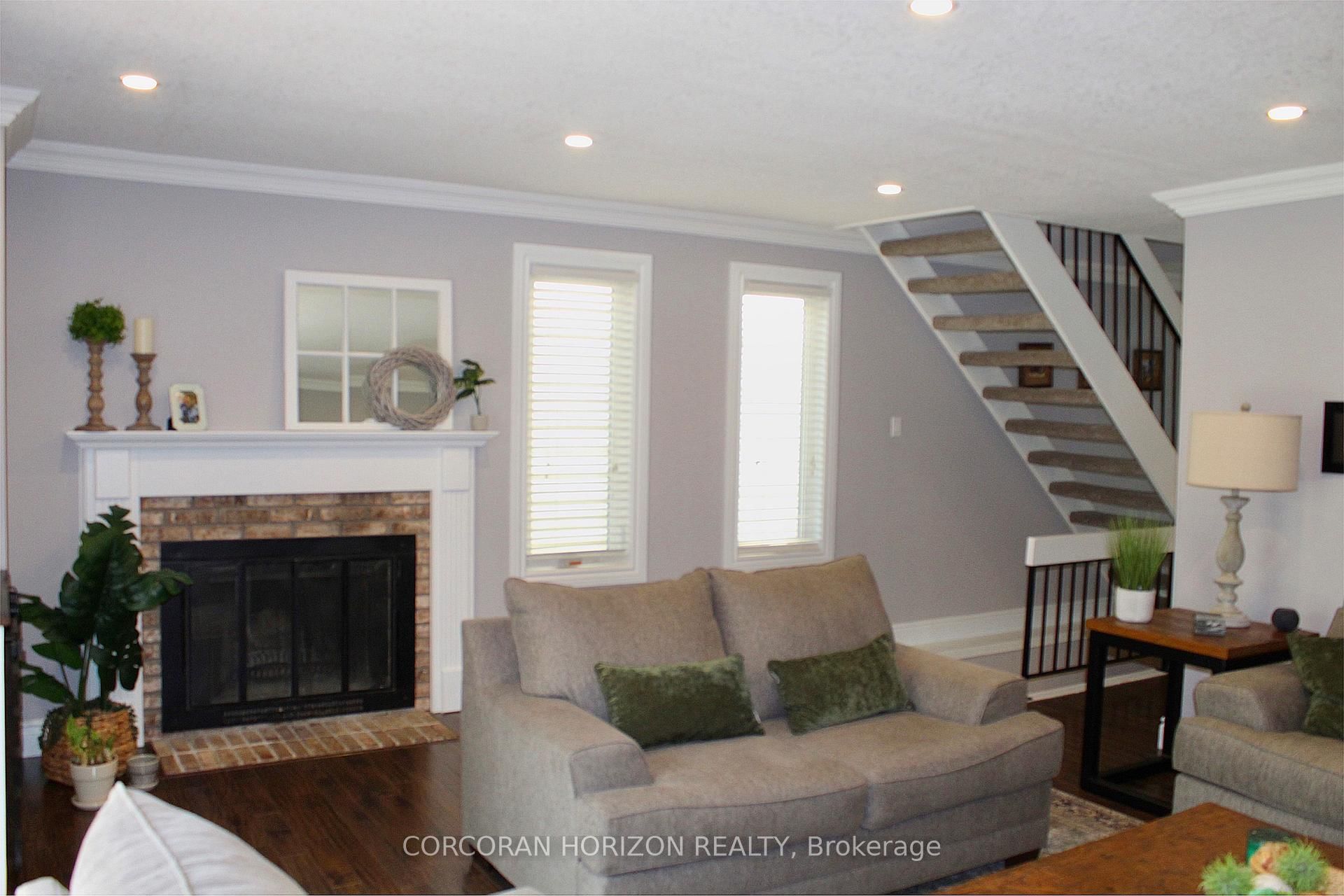 26 Winding Woods Crescent W