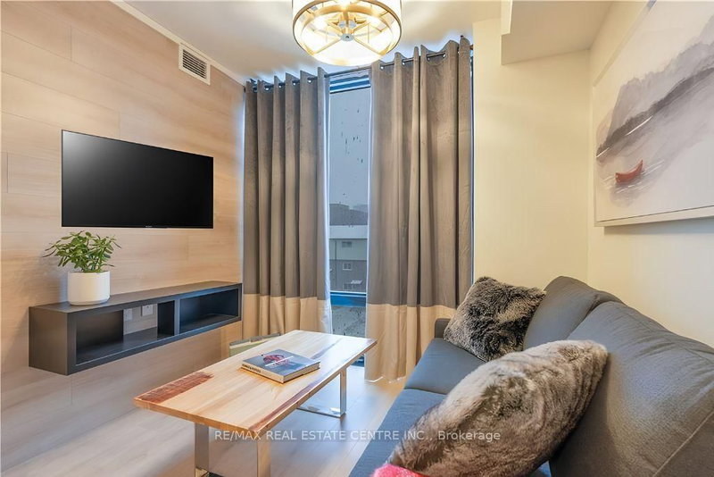 611 - 145 Columbia Street W