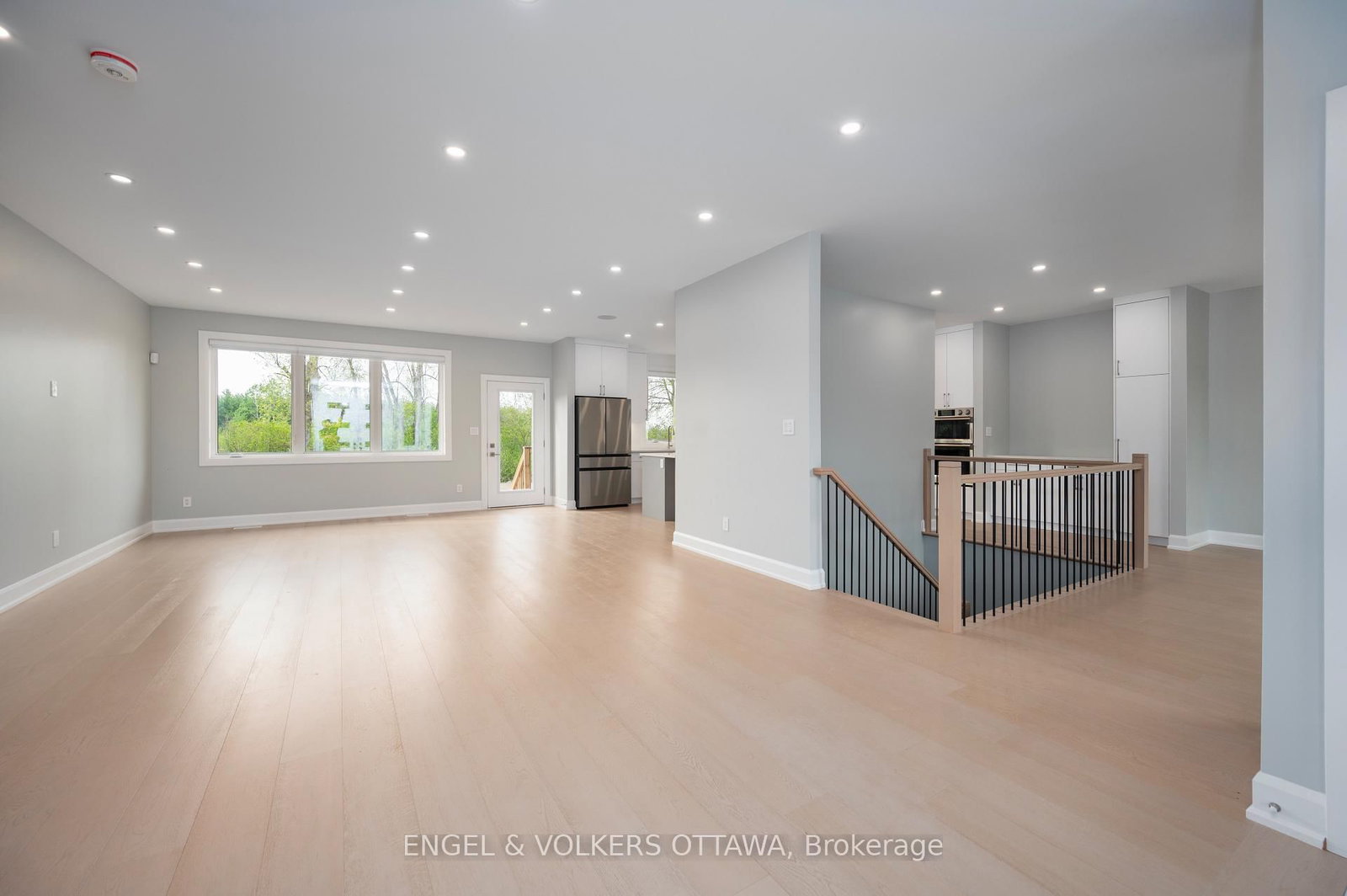 424 Ginger Crescent • Metcalfe, ON photo 3