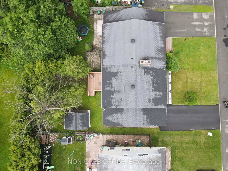 12 DOWNSVIEW Crescent