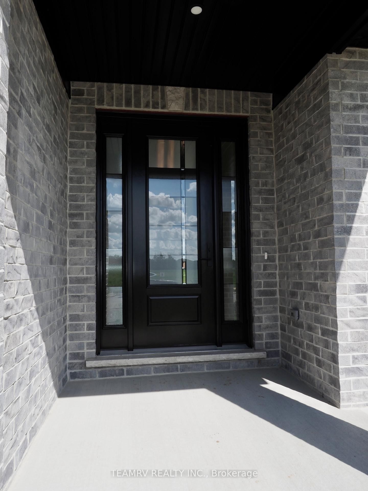 17 DARROW Drive • Tillsonburg, ON photo 3