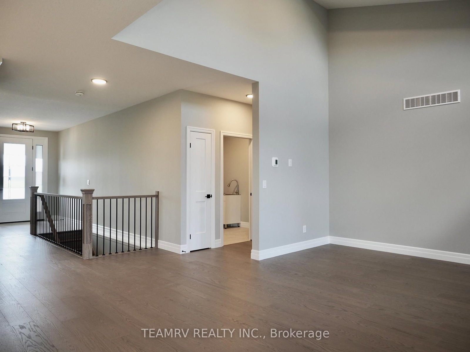 17 DARROW Drive • Tillsonburg, ON photo 4