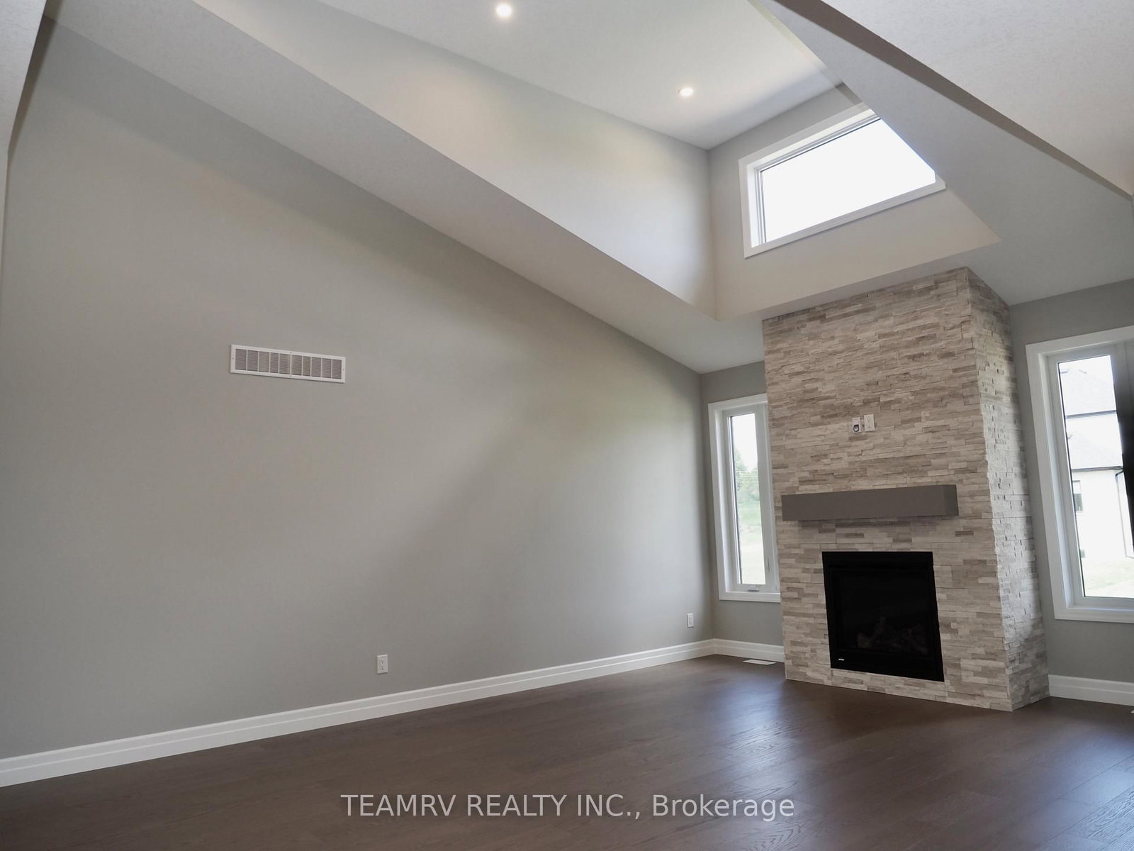 17 DARROW Drive • Tillsonburg, ON photo 9