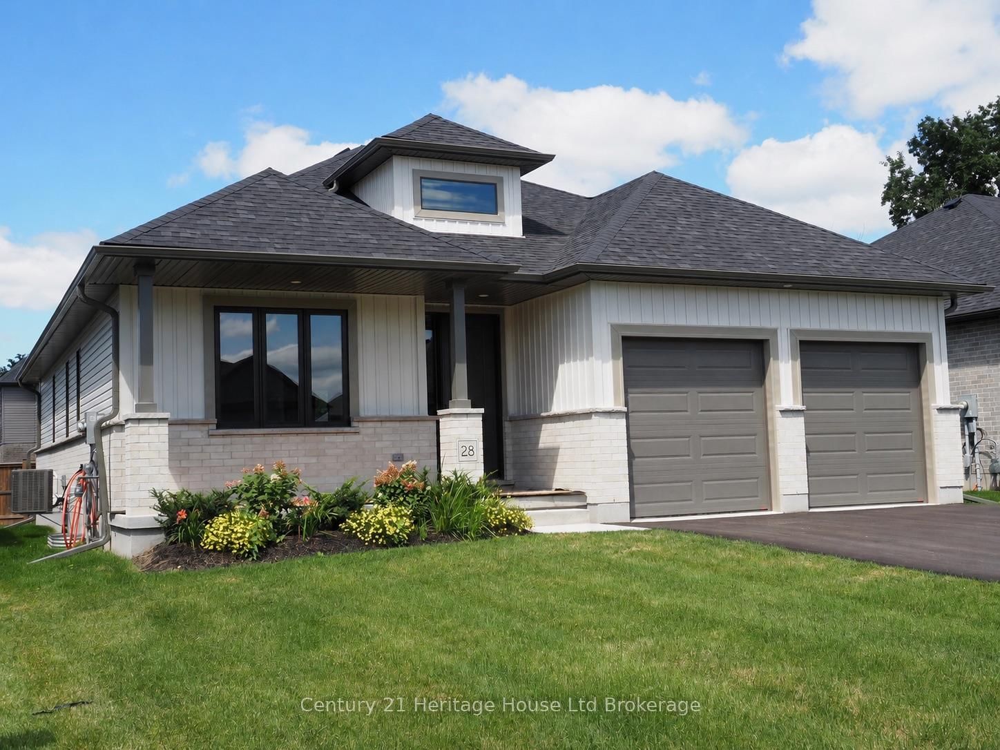 28 Sycamore Drive • Tillsonburg, ON photo 2