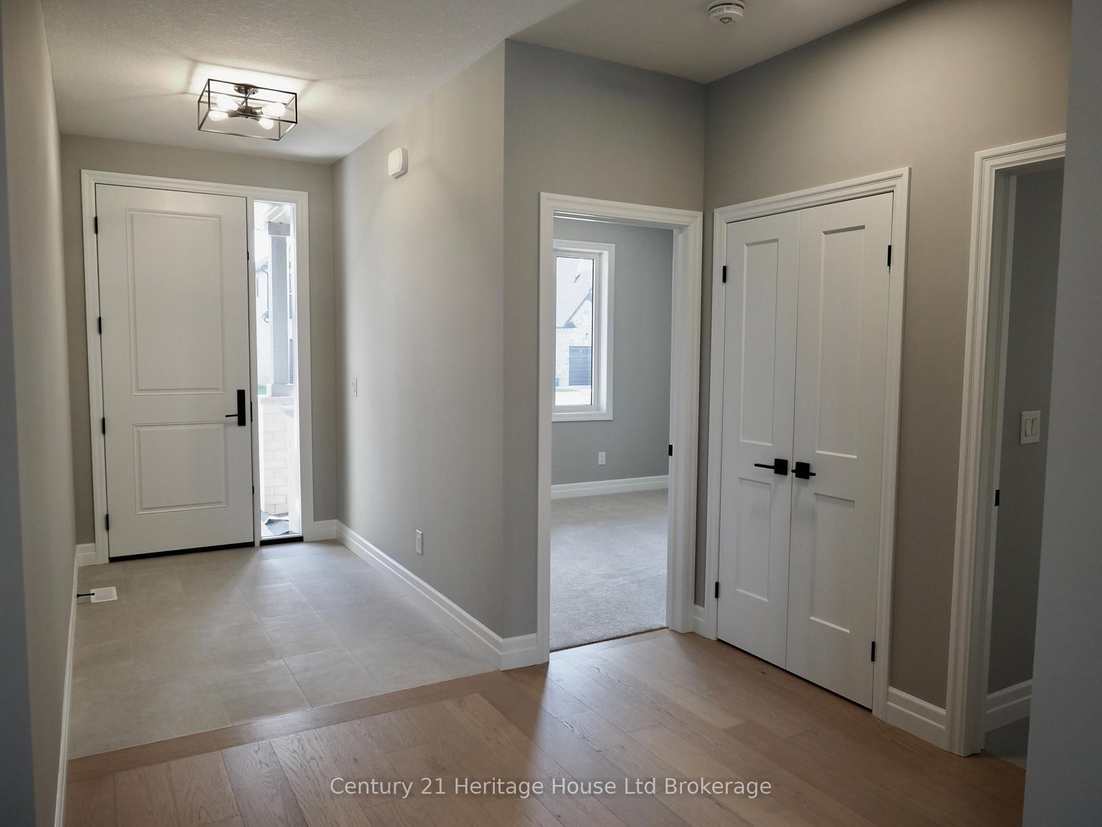 28 Sycamore Drive • Tillsonburg, ON photo 3