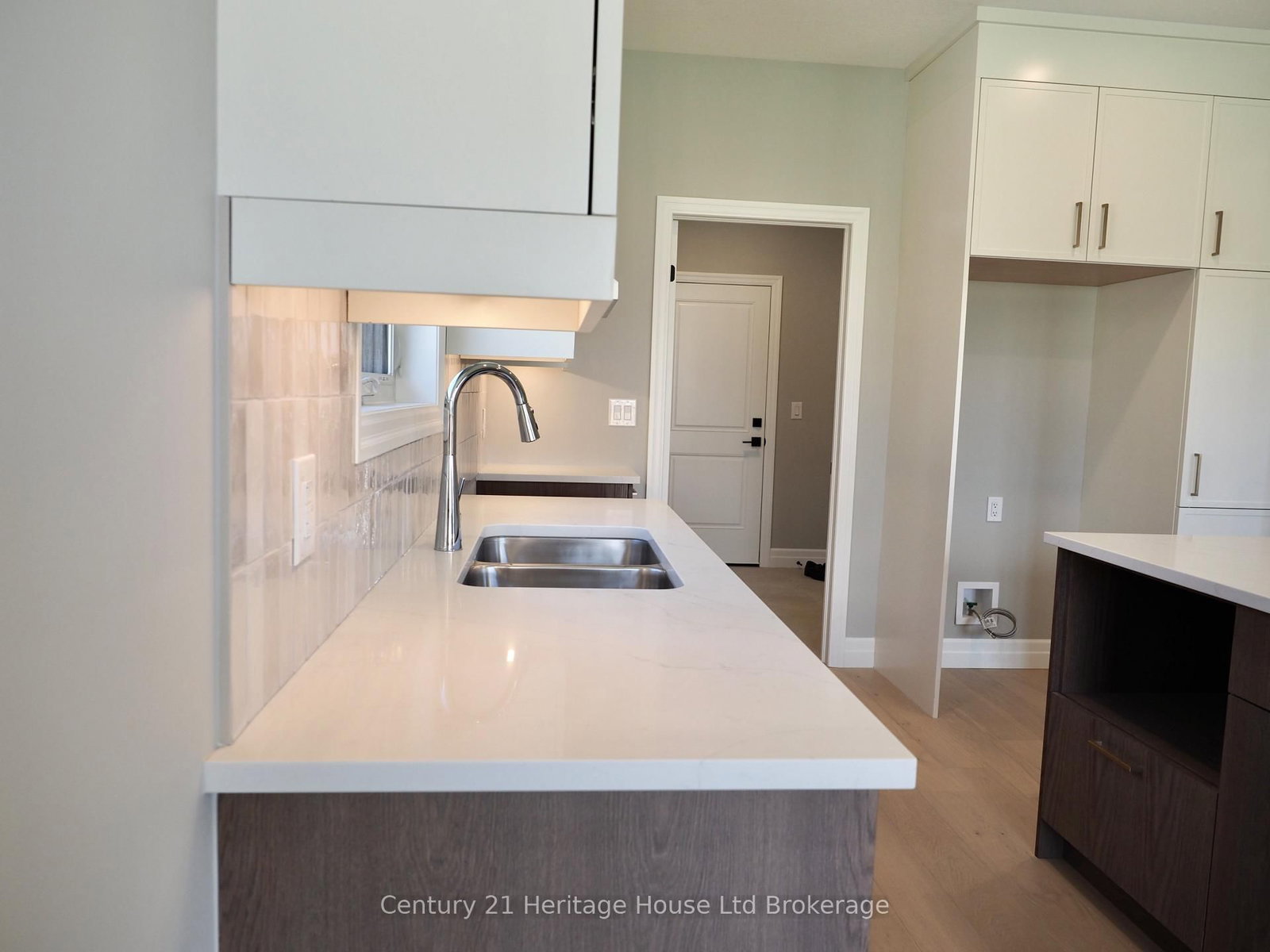 28 Sycamore Drive • Tillsonburg, ON photo 8