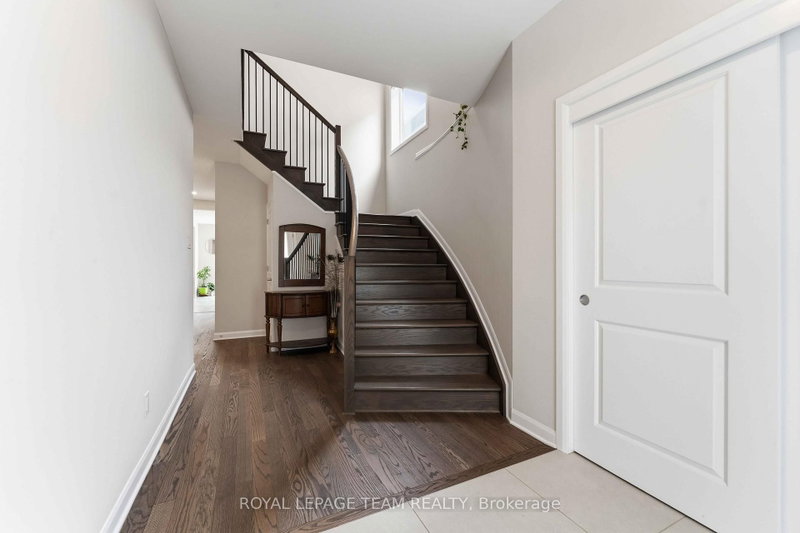 332 Elsie Macgill Walk