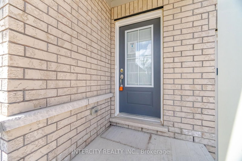 330 Stewart St photo 5