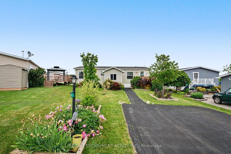 4 Hickory Hollow