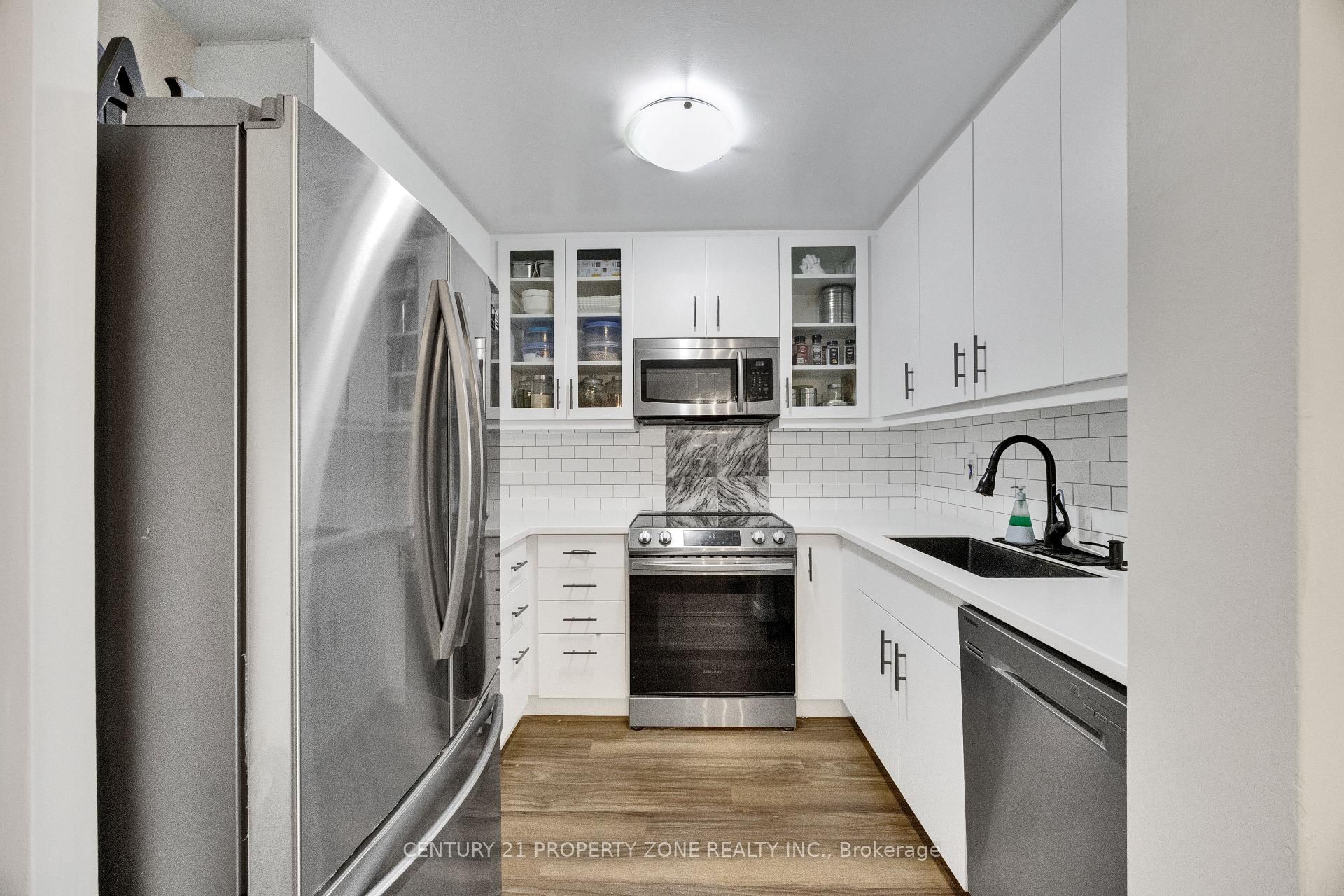 573 MORNINGTON Avenue, Unit 907