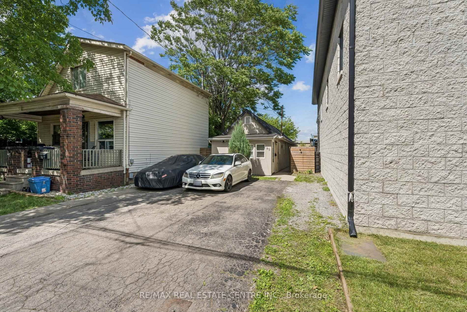 Listing photo 2