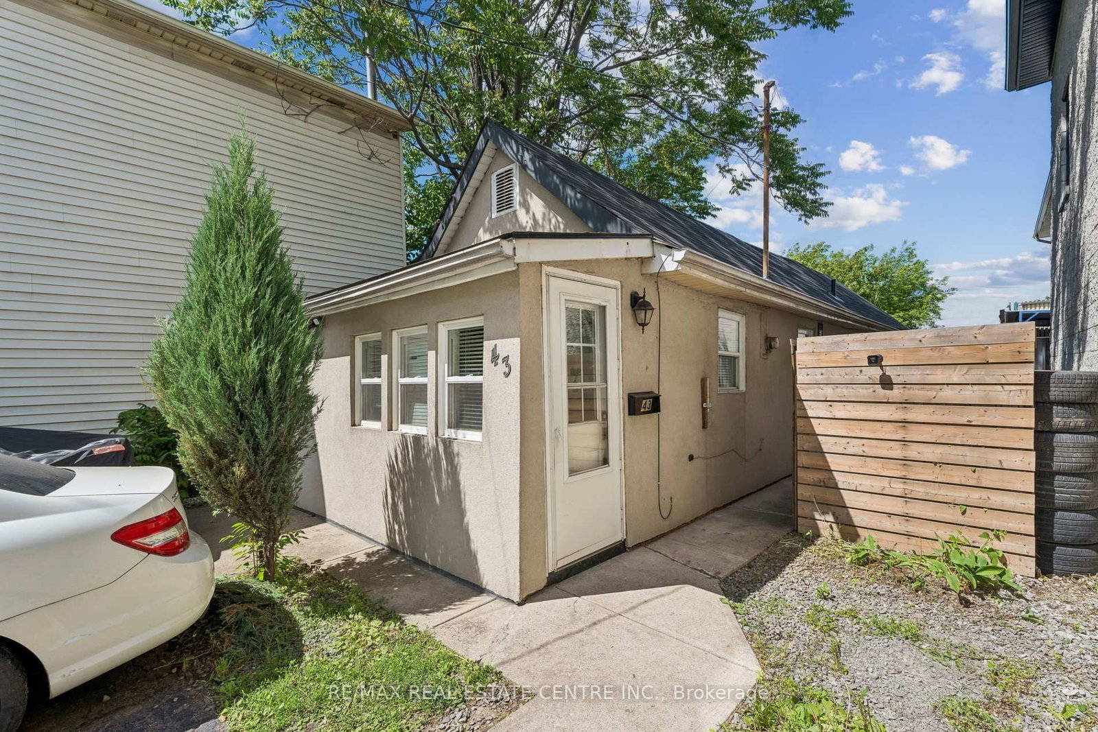 Listing photo 3