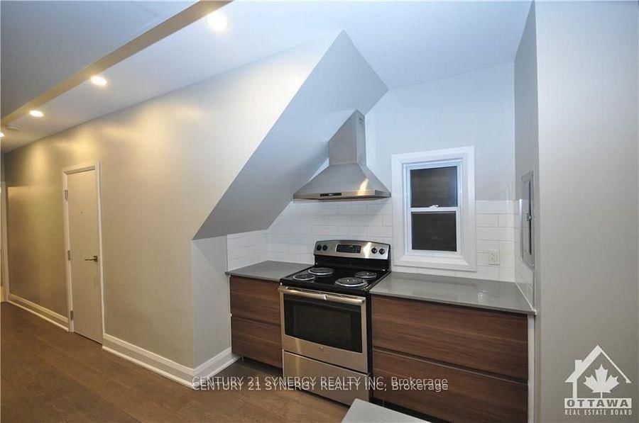 571 Mcleod Street, Unit 2