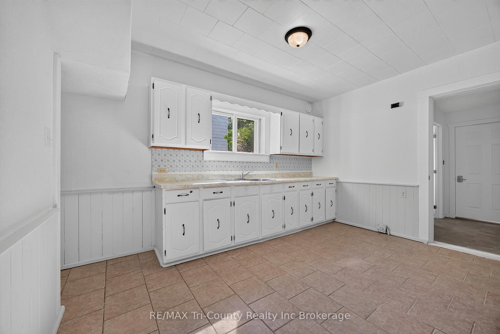 61 E Brock Street • Tillsonburg, ON photo 13