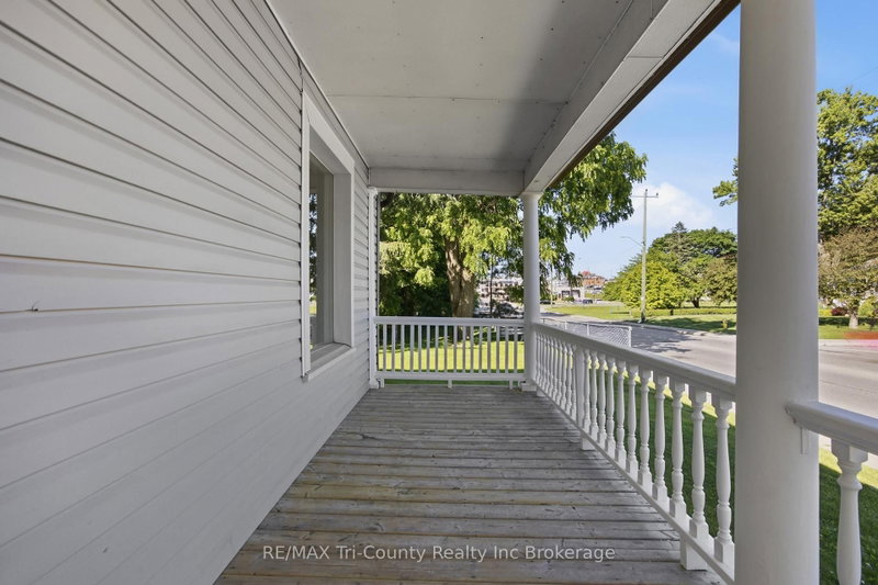 61 Brock Street E
