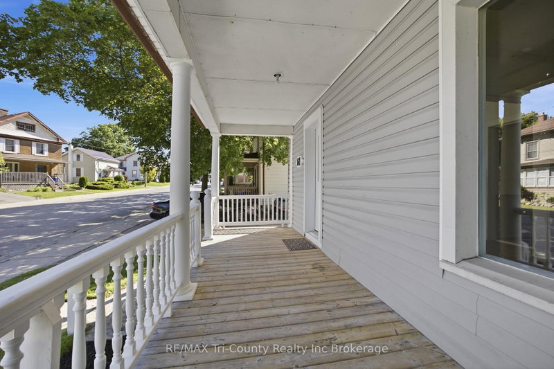 61 Brock Street E