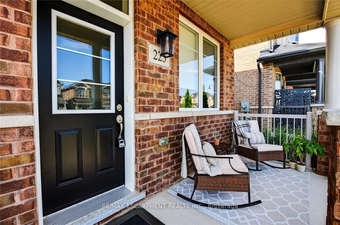 225 Skinner Road • Hamilton, ON photo 3