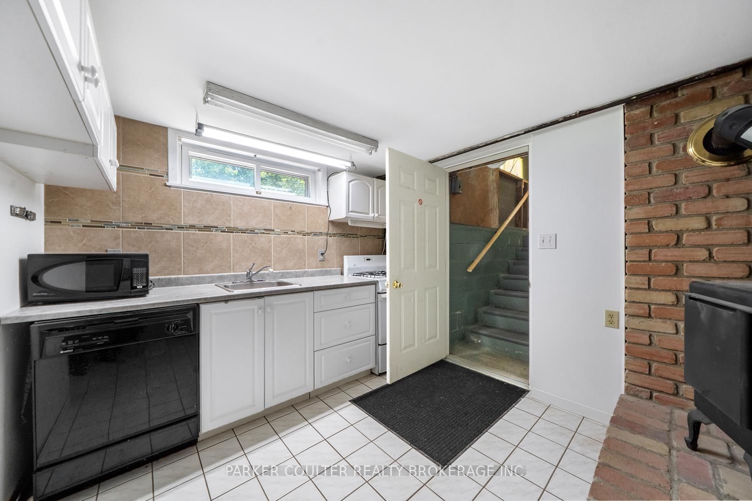85 W Evans Avenue • Gravenhurst, ON photo 33
