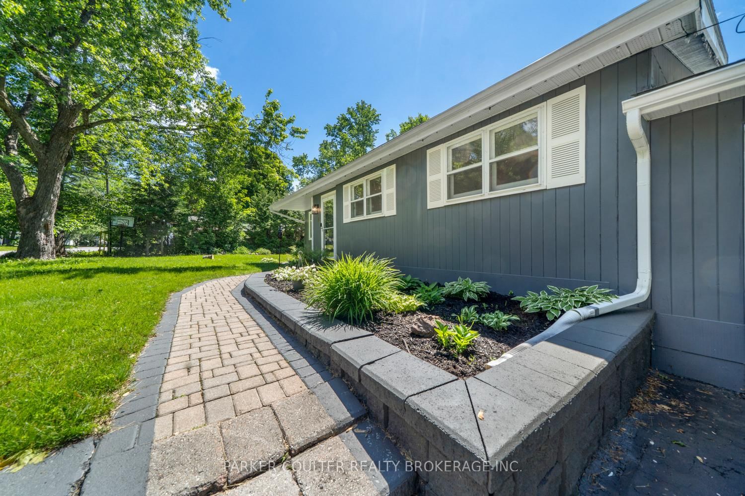 85 W Evans Avenue • Gravenhurst, ON photo 4
