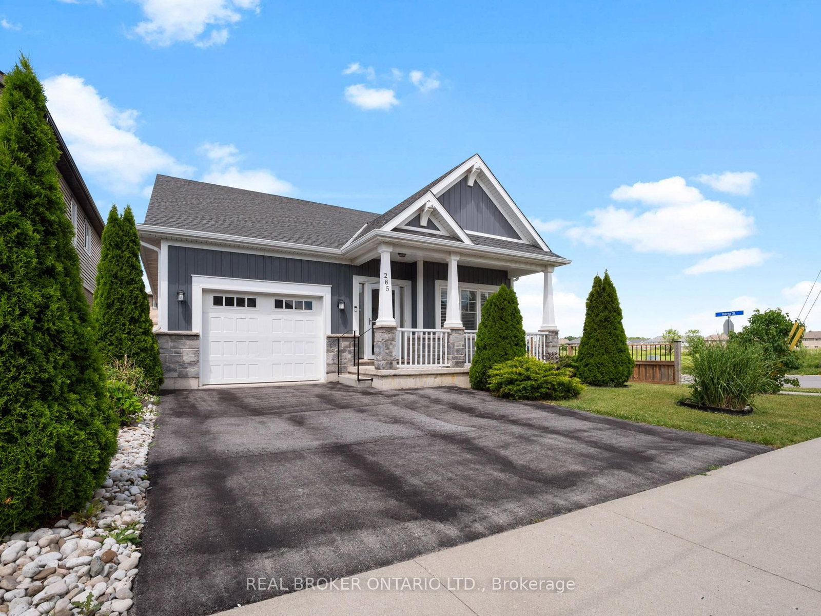 285 South Pelham Road • Welland, ON photo 2