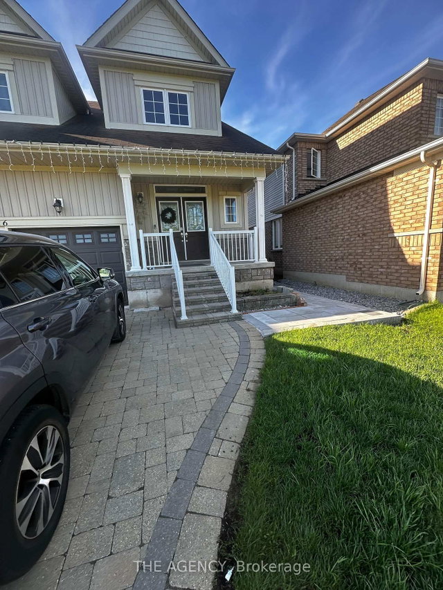 Upper - 326 Chandler Crescent