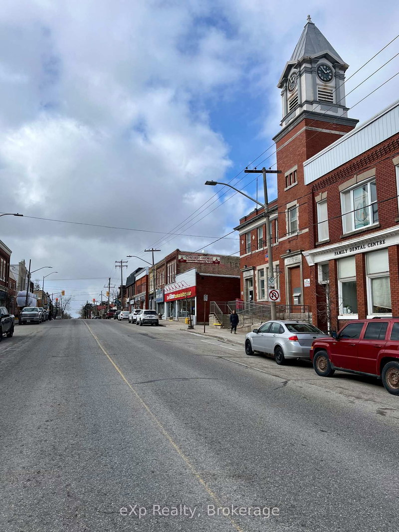 8 West Street