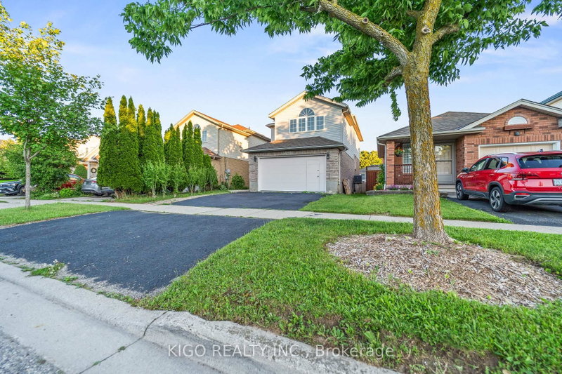25 Bush Clover Crescent
