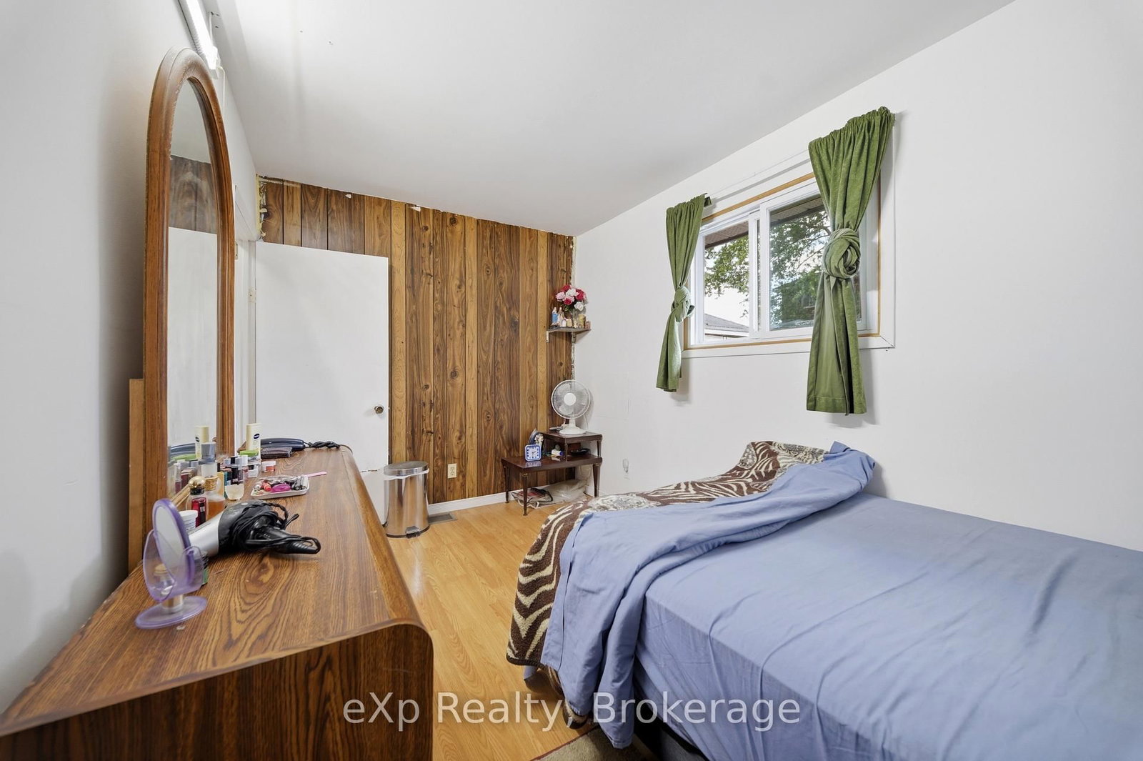 370 Sidney Street • Belleville, ON photo 14