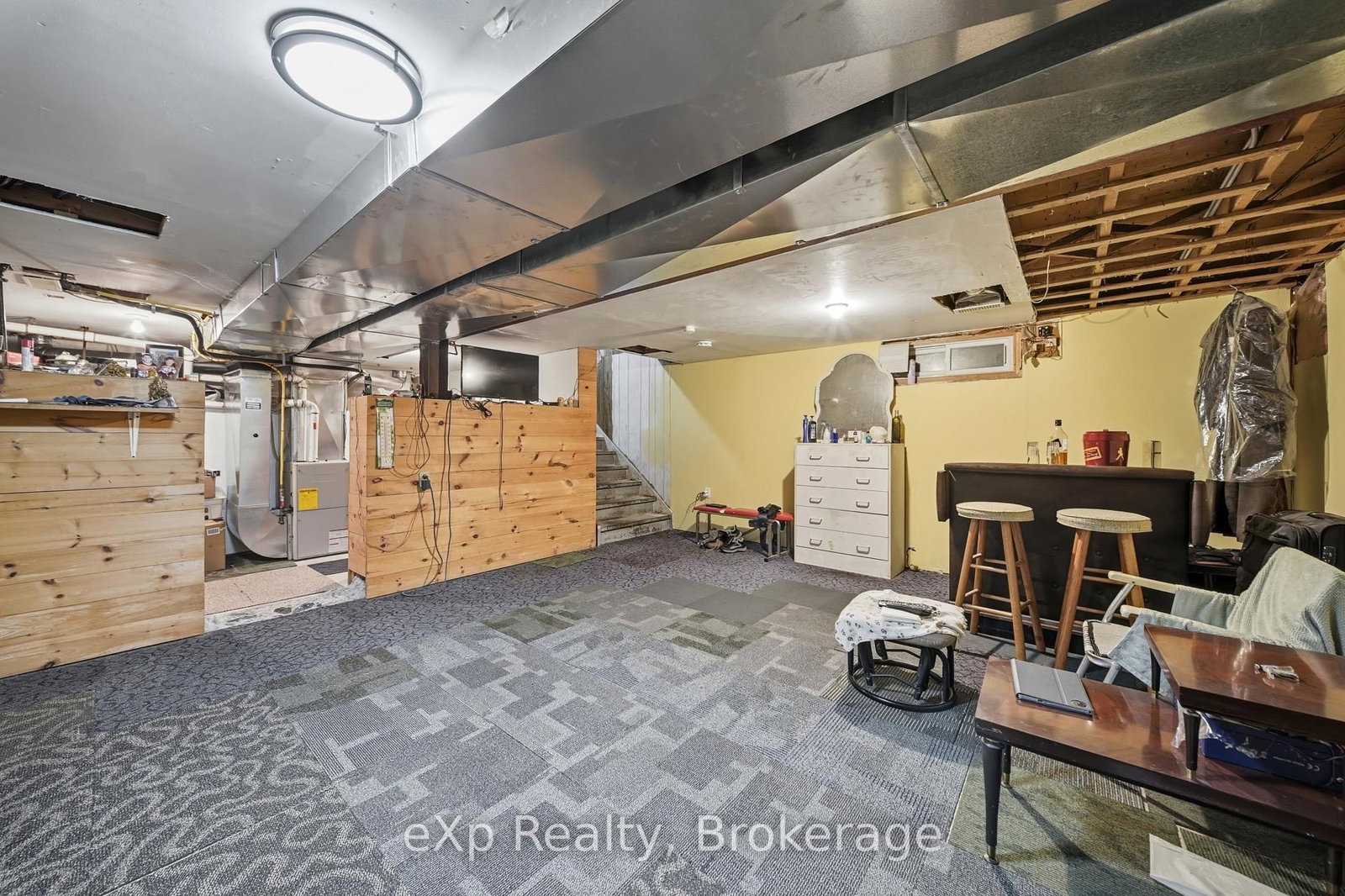 370 Sidney Street • Belleville, ON photo 17