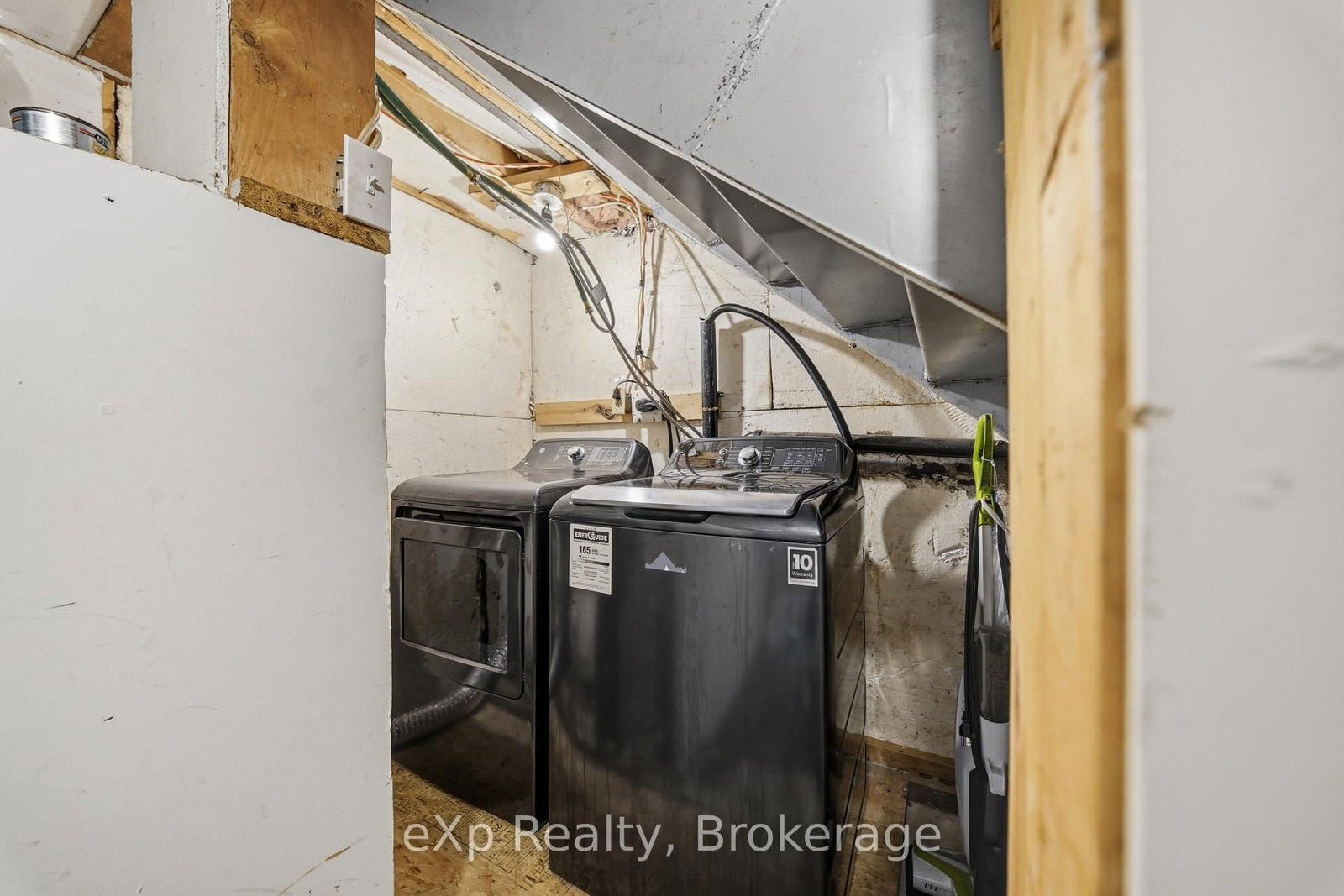370 Sidney Street • Belleville, ON photo 19