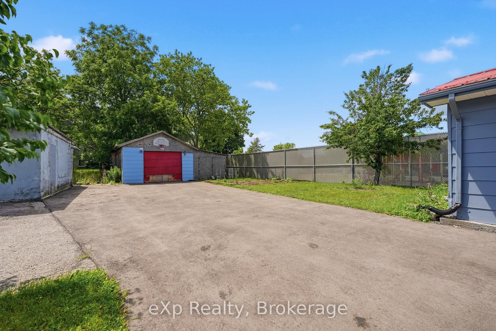 370 Sidney Street • Belleville, ON photo 21