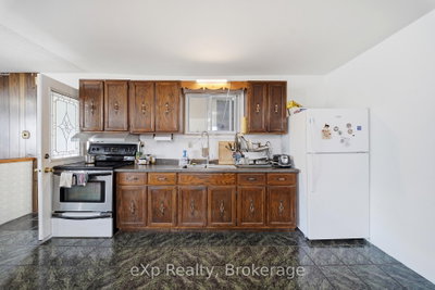 370 Sidney Street • Belleville, ON photo 5