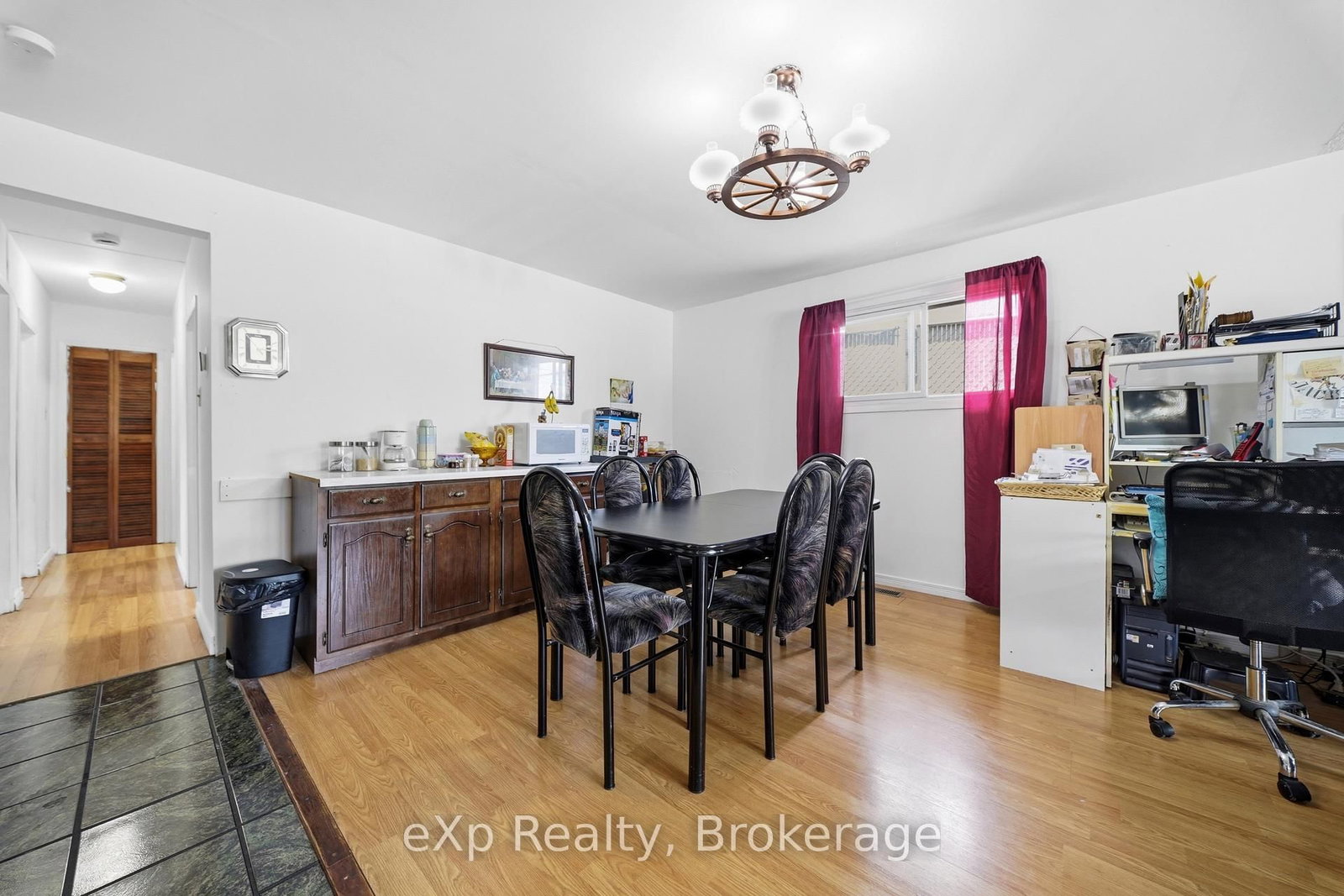 370 Sidney Street • Belleville, ON photo 6