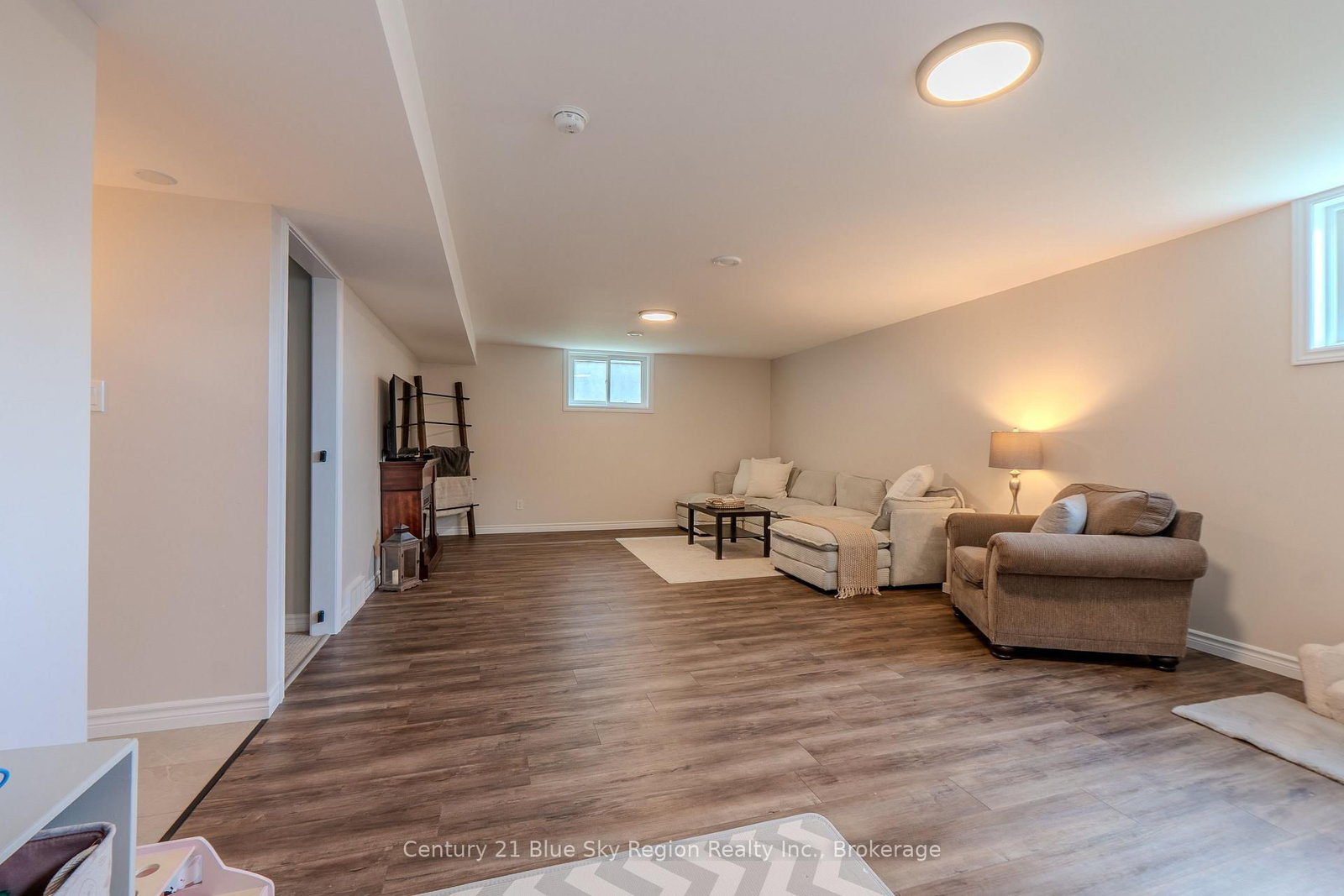 Listing Image 28