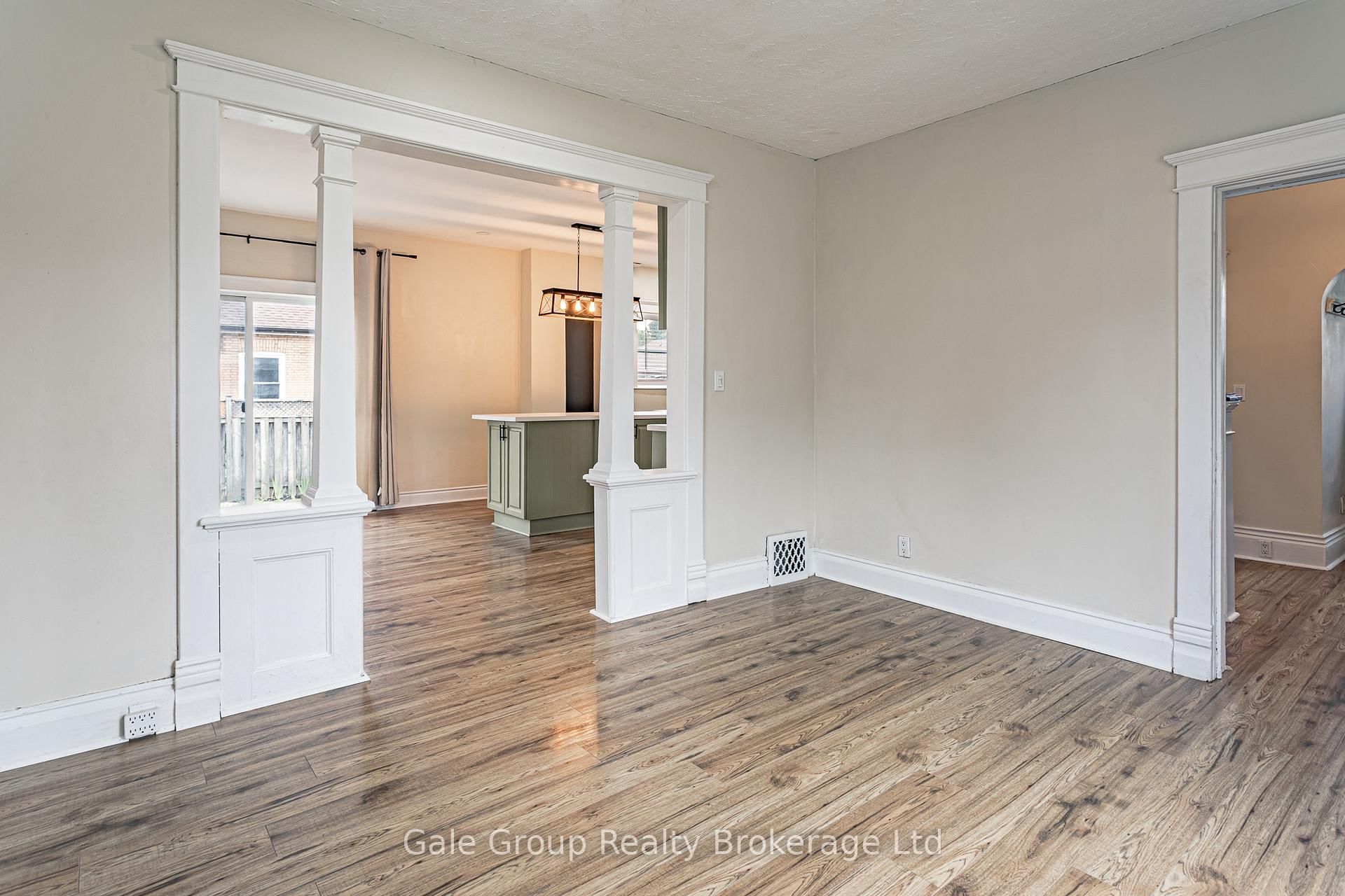 22 Strathcona Avenue