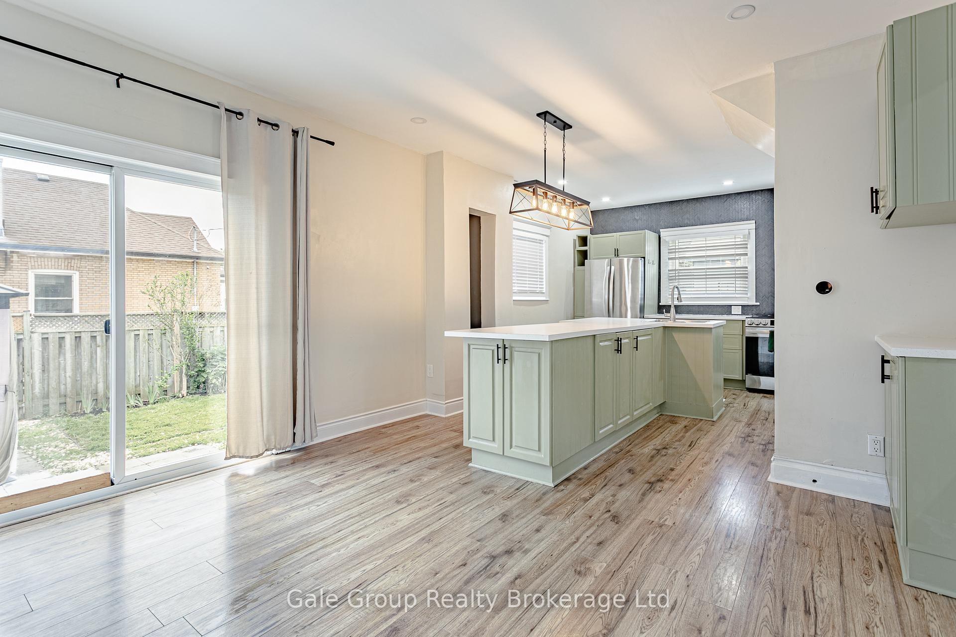 22 Strathcona Avenue