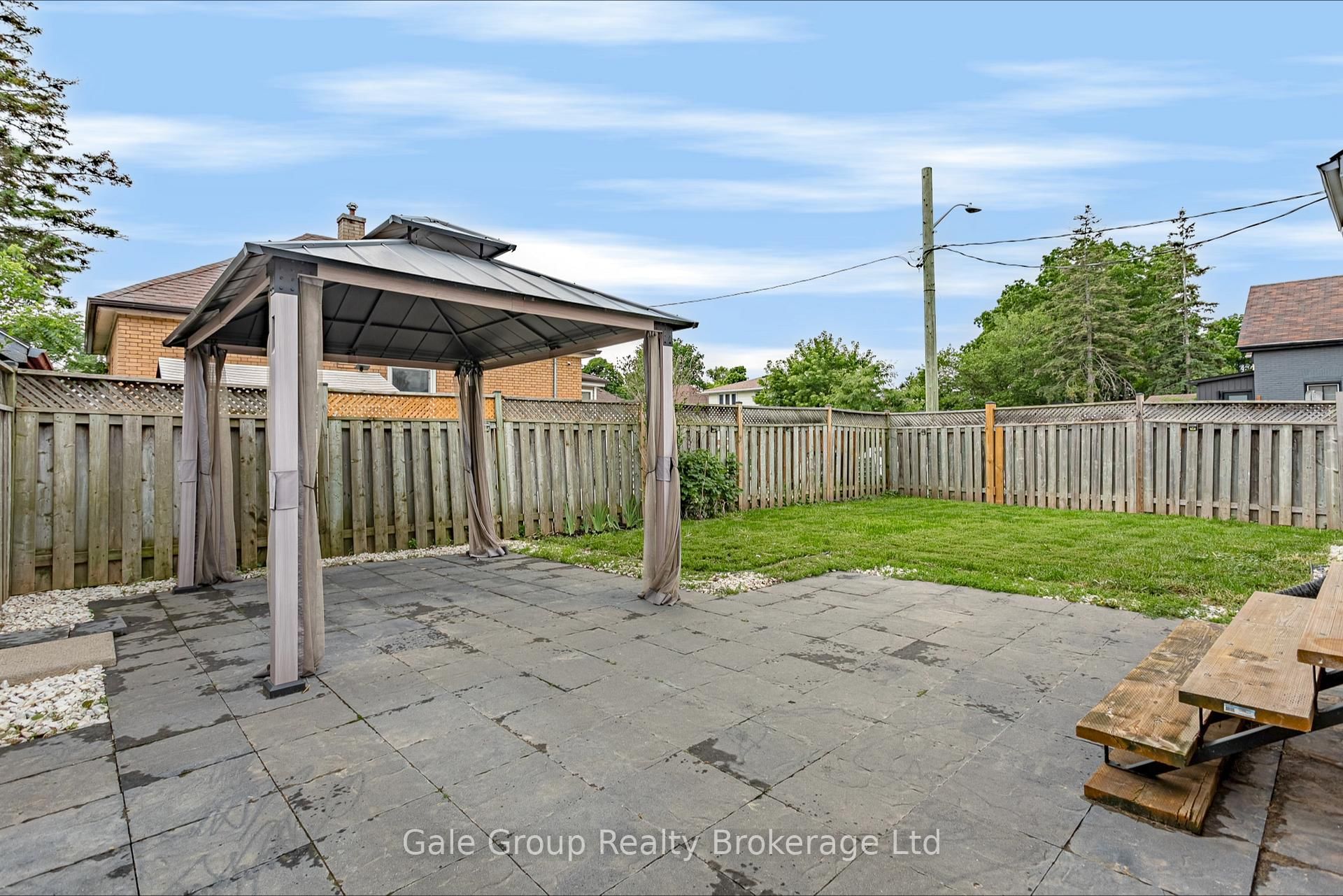 22 Strathcona Avenue