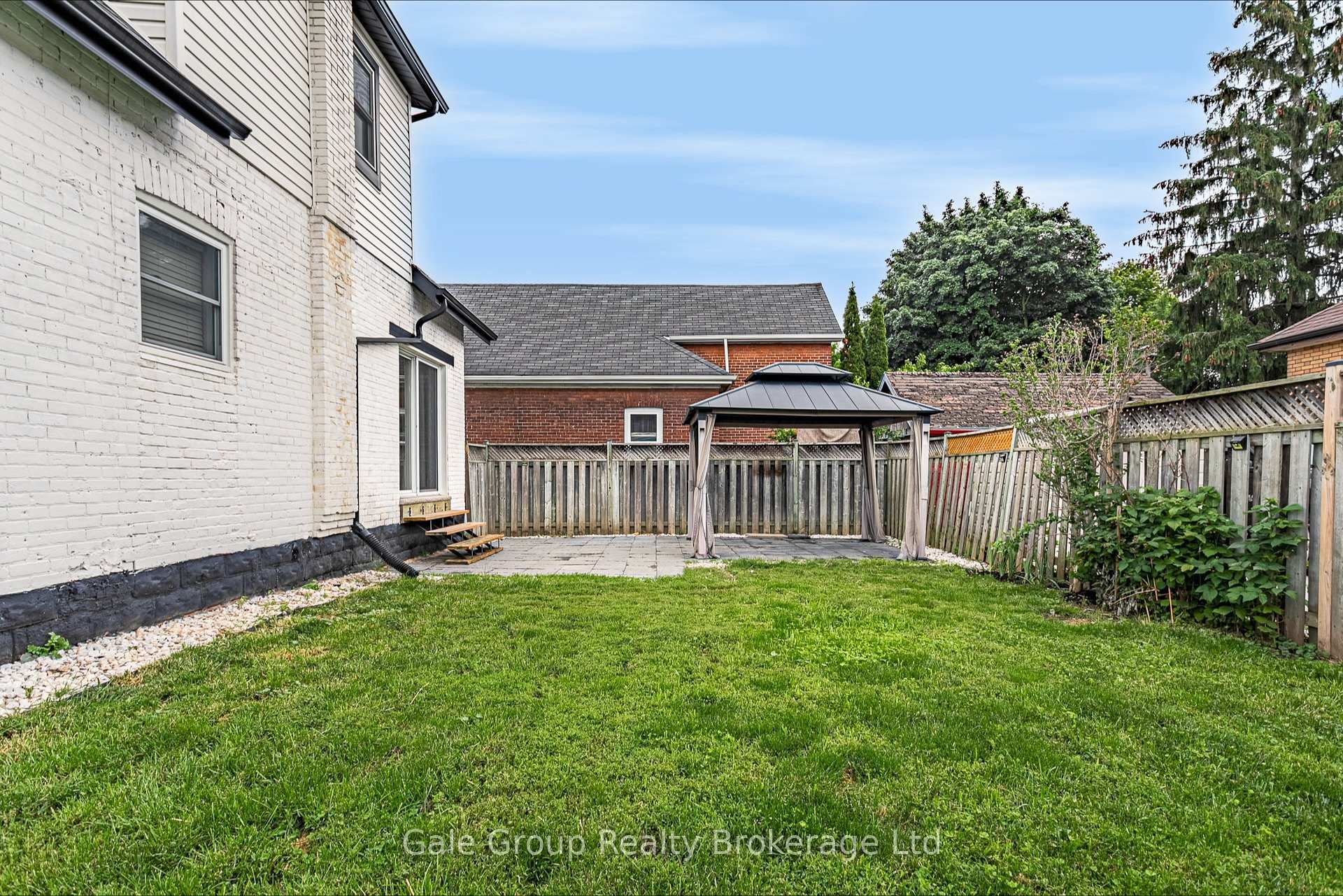 22 Strathcona Avenue