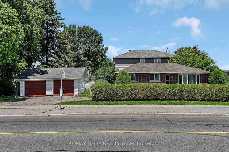 115 Meadowlands Drive W
