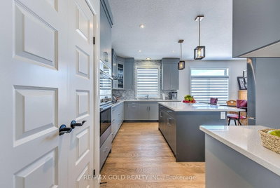 944 Trailsway Avenue • London South, ON photo 9