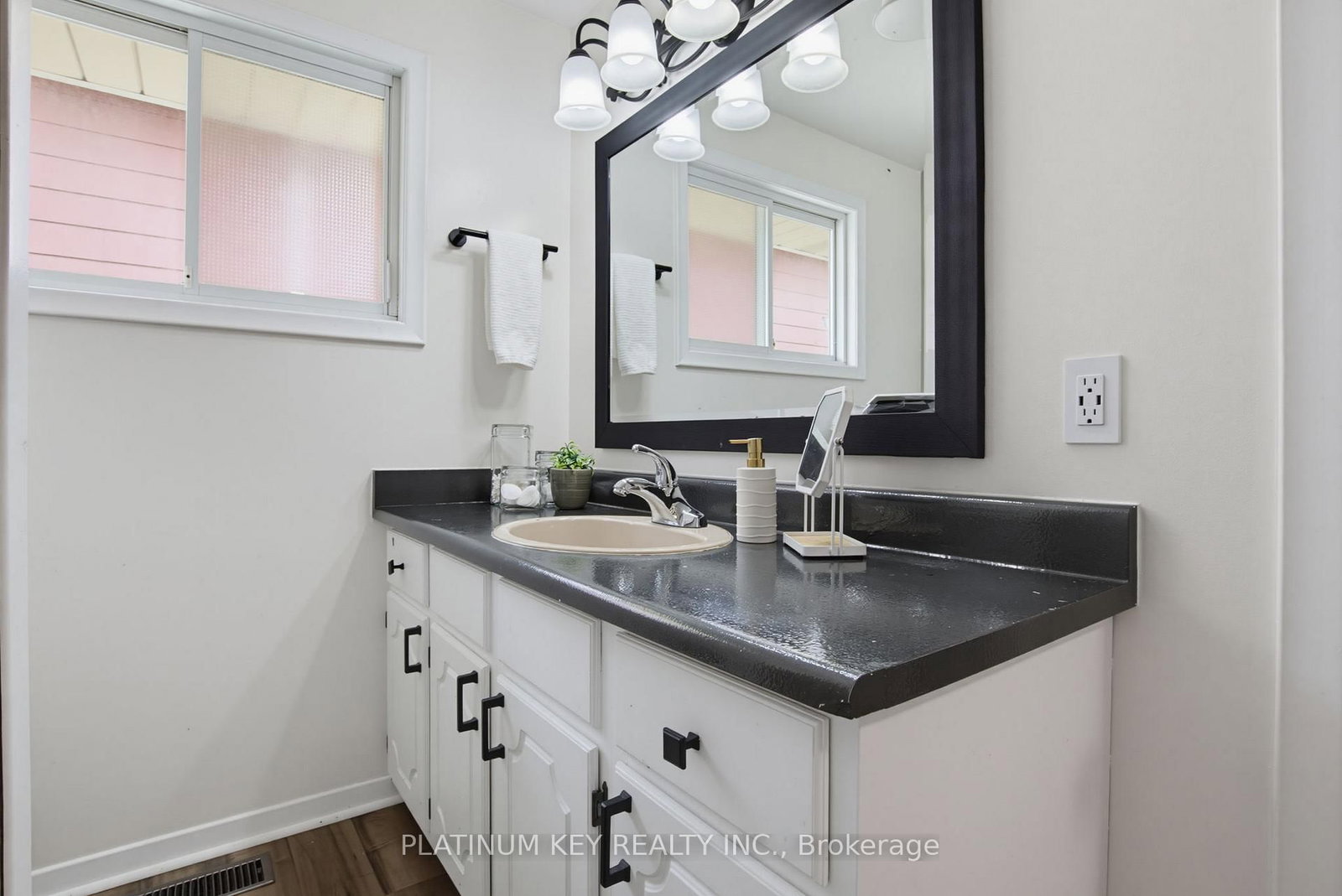 16 Sharpe Drive • Strathroy-Caradoc, ON photo 21
