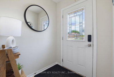 16 Sharpe Drive • Strathroy-Caradoc, ON photo 3