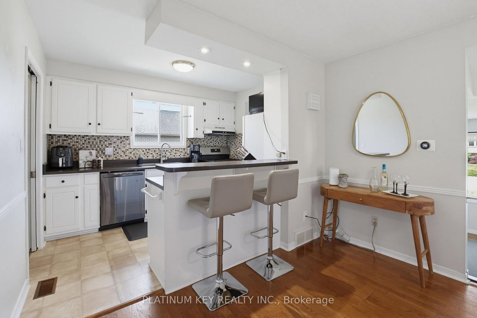 16 Sharpe Drive • Strathroy-Caradoc, ON photo 8