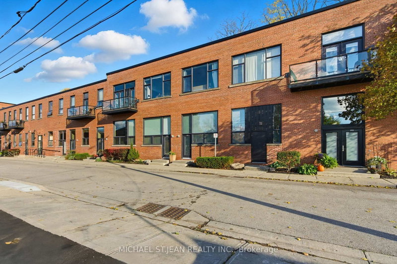 203 - 85 Spruce Street N