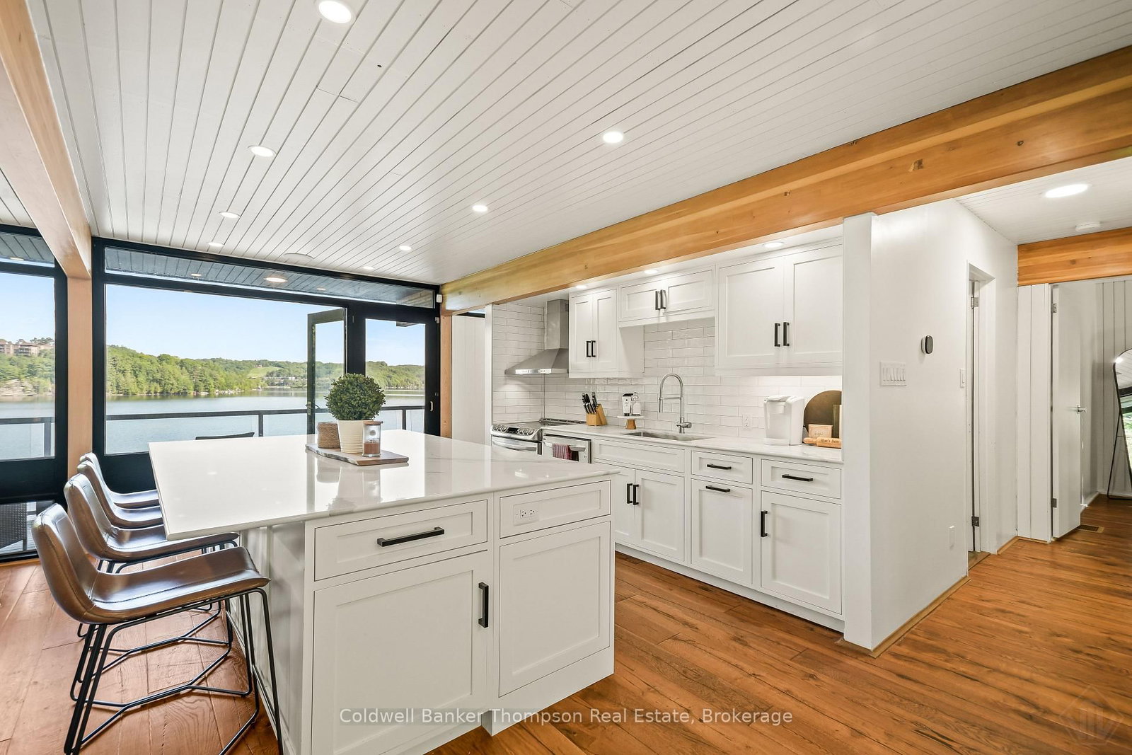 1053 HEMLOCK POINT, Lake of Bays, Ontario P1H 2J6